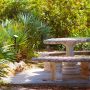 table de jardin en pierre