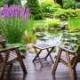 chaises de jardin sur terrasse